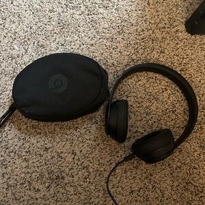 Black Beats SOLO3 Wireless Headphones with Case & charger